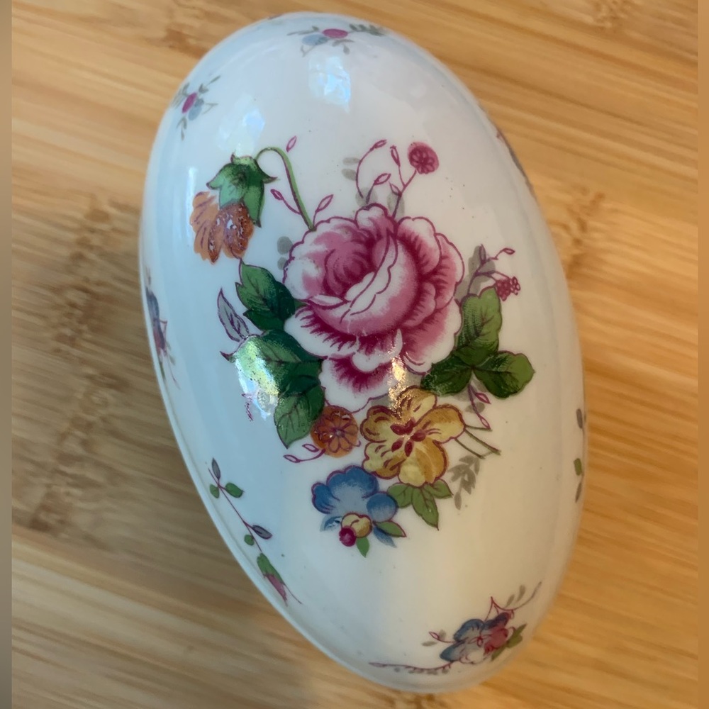 Porcelain Egg trinket box
